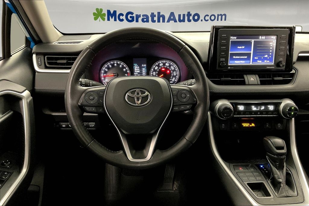 2021 Toyota RAV4 XLE photo 4