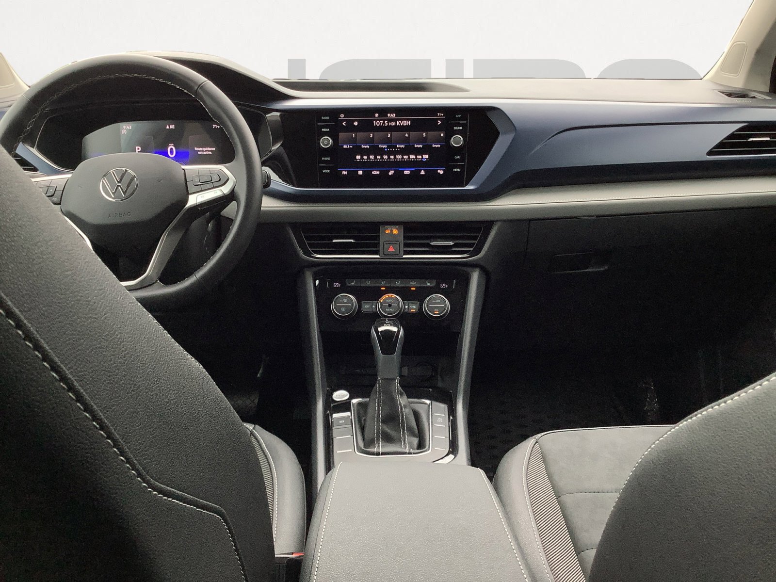 2024 Volkswagen Taos SE photo 9