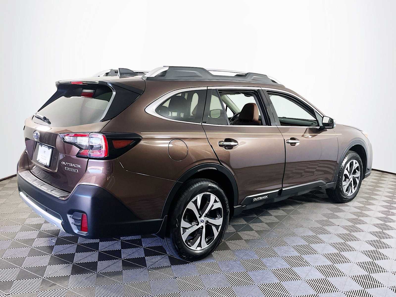 2020 Subaru Outback Touring photo 4