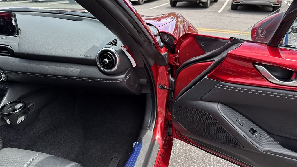 2025 Mazda MX-5 Miata Miata RF Grand Touring photo 17