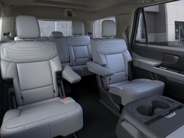 2025 Ford Expedition Platinum photo 10