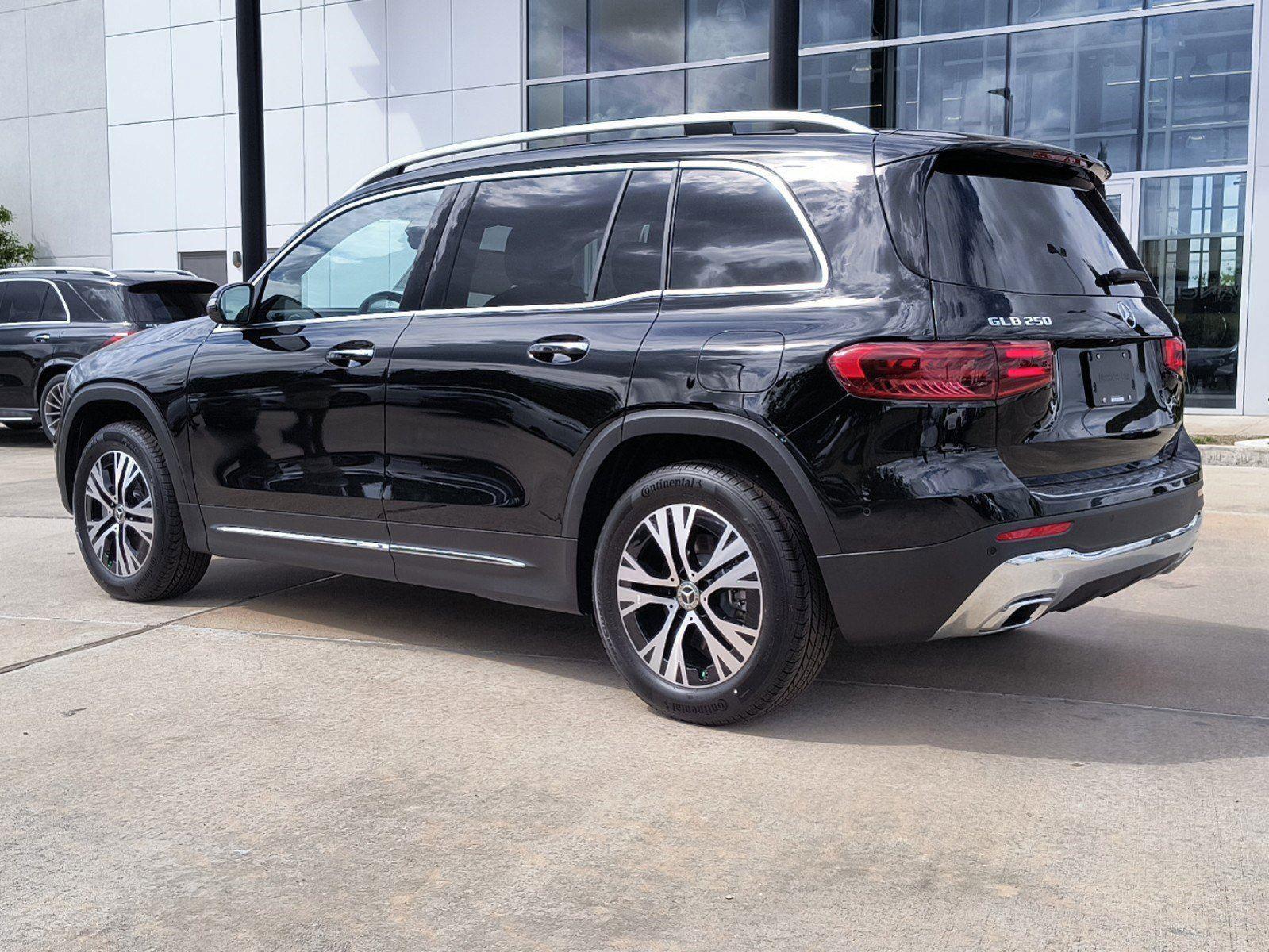 2024 Mercedes Benz GLB 250 4MATIC photo 2