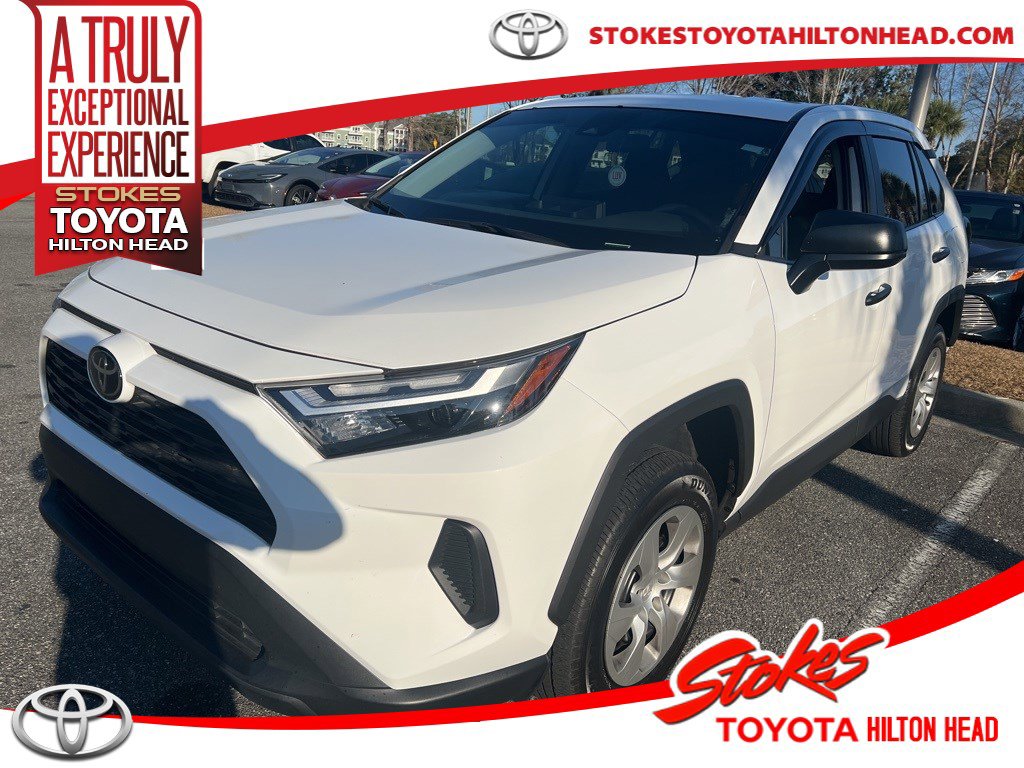 2023 Toyota RAV4 LE's photo
