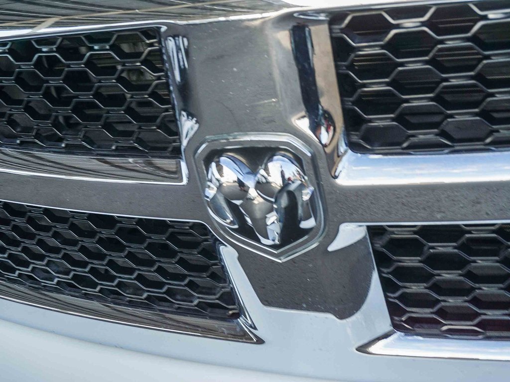 2019 Ram 1500 Classic SLT photo 4