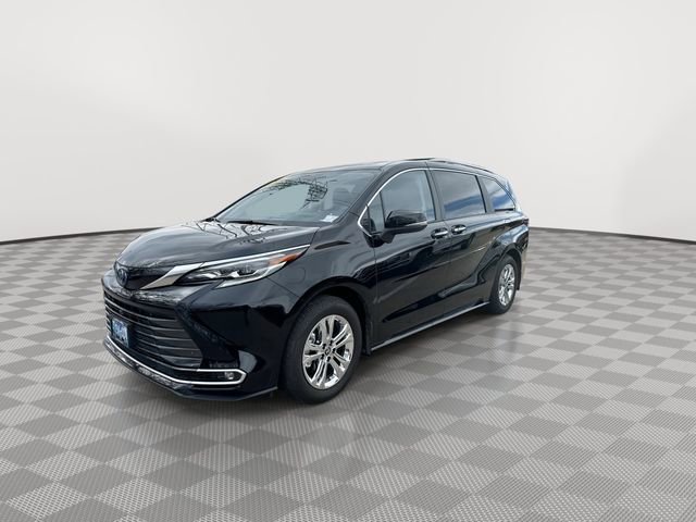 2024 Toyota Sienna Platinum photo 3