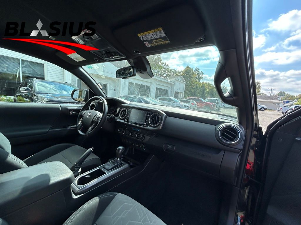 2023 Toyota Tacoma TRD Off-Road photo 11