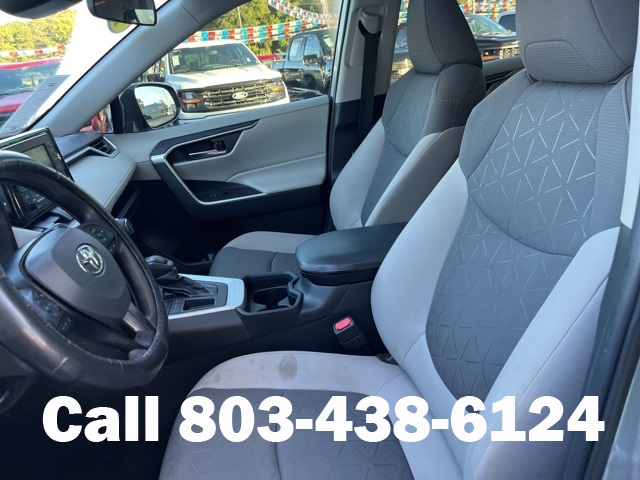 2021 Toyota RAV4 XLE photo 5