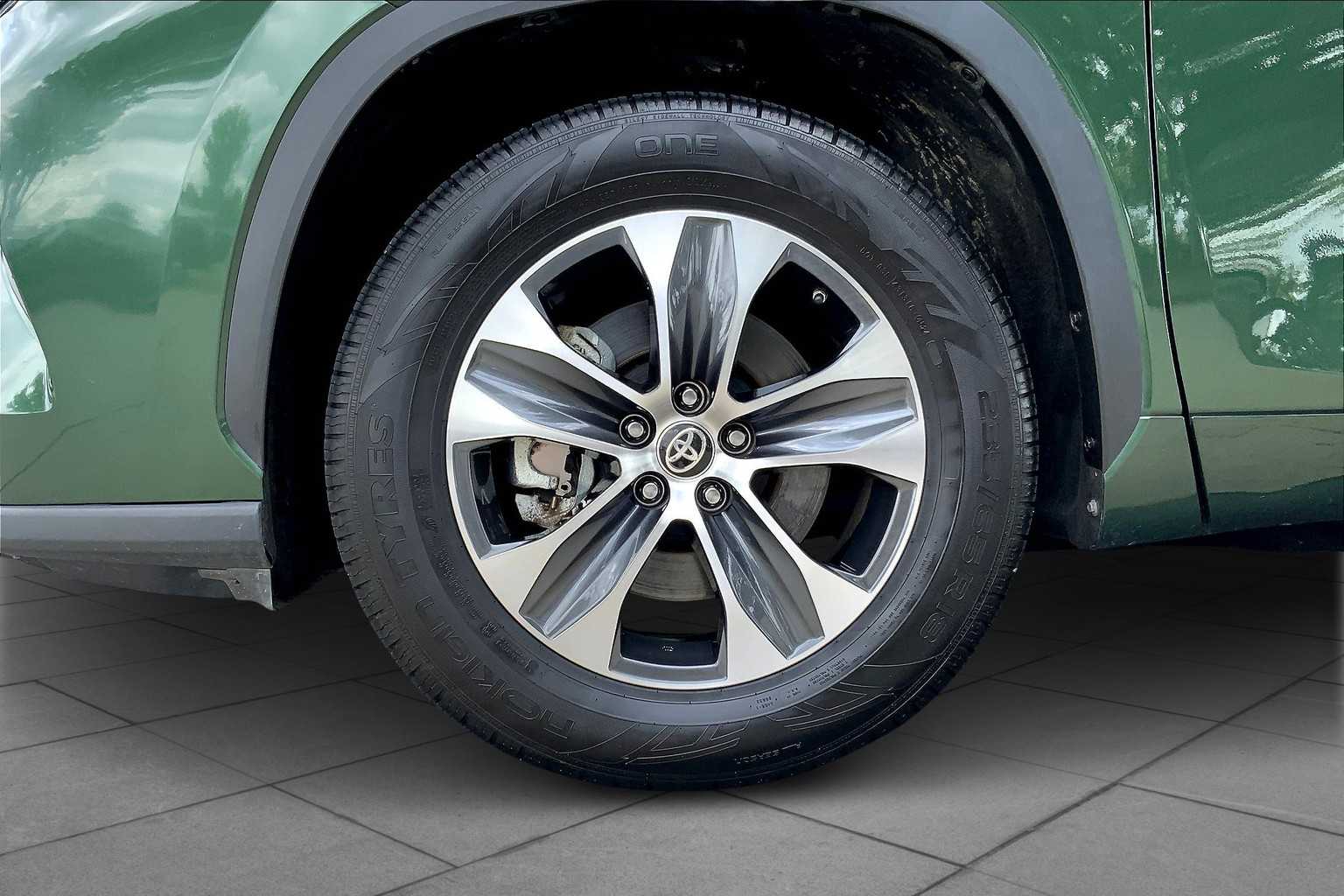 2024 Toyota Highlander XLE photo 9