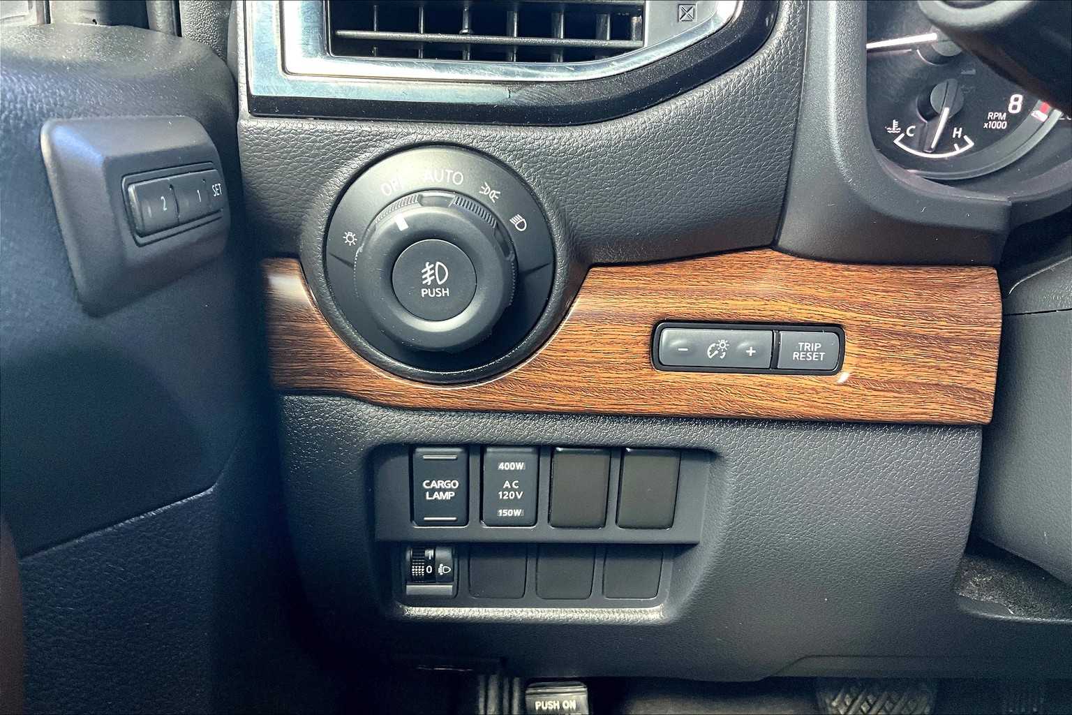2020 Nissan Titan Platinum Reserve photo 32