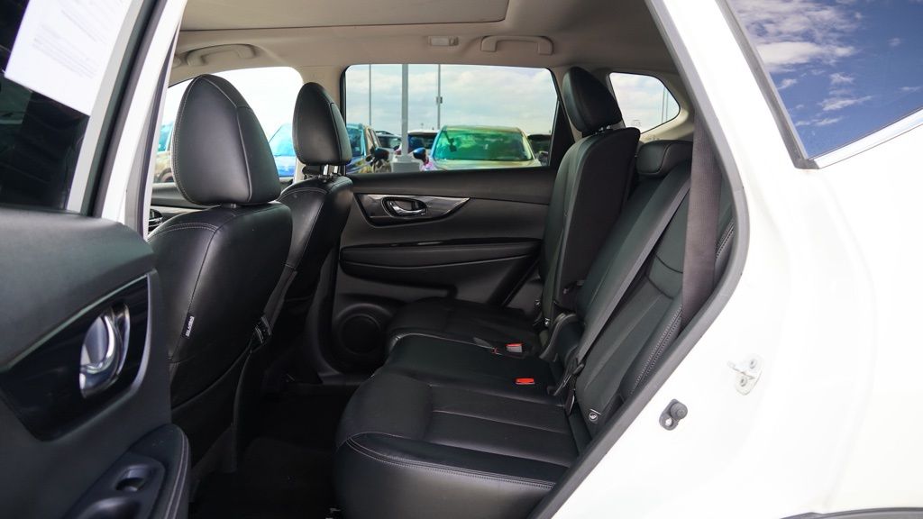 2018 Nissan Rogue SL photo 16