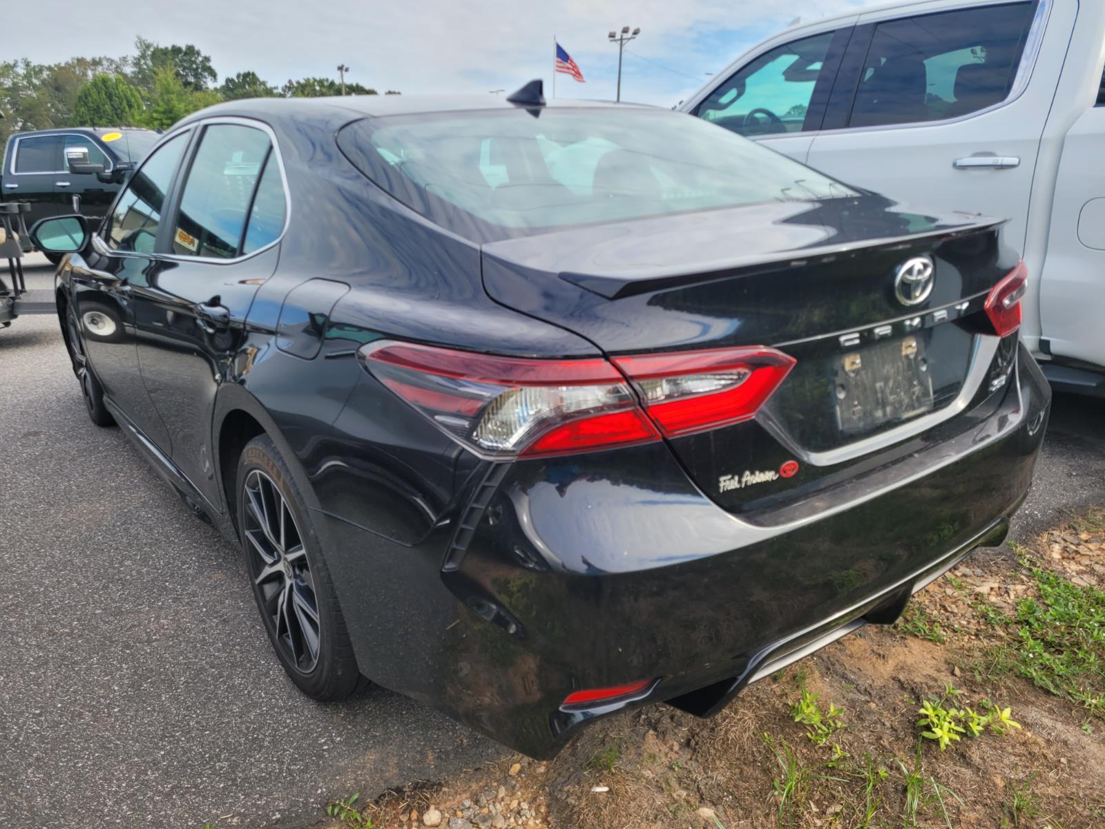 2021 Toyota Camry SE photo 7