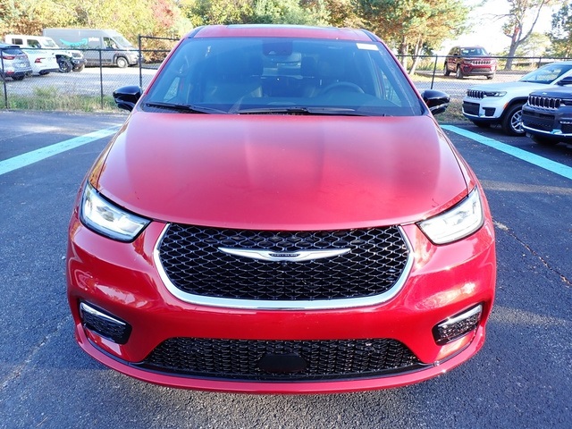 2026 Chrysler Pacifica photo 9