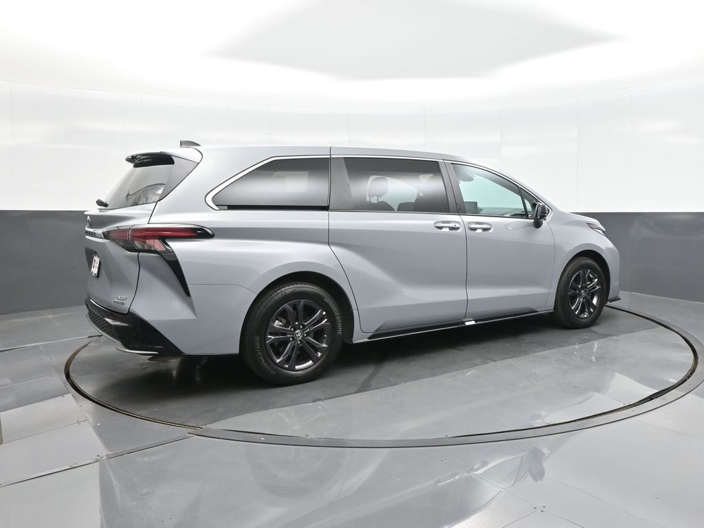 2024 Toyota Sienna XSE photo 6