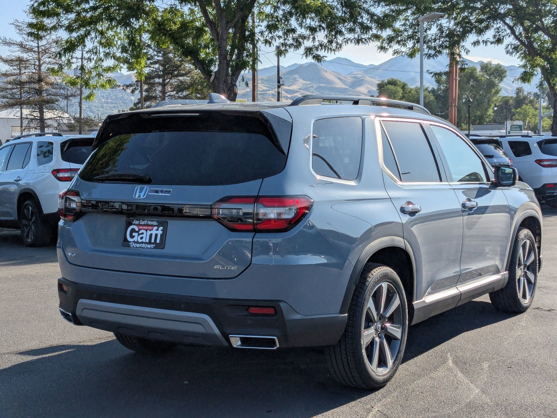 2025 Honda Pilot Elite photo 2