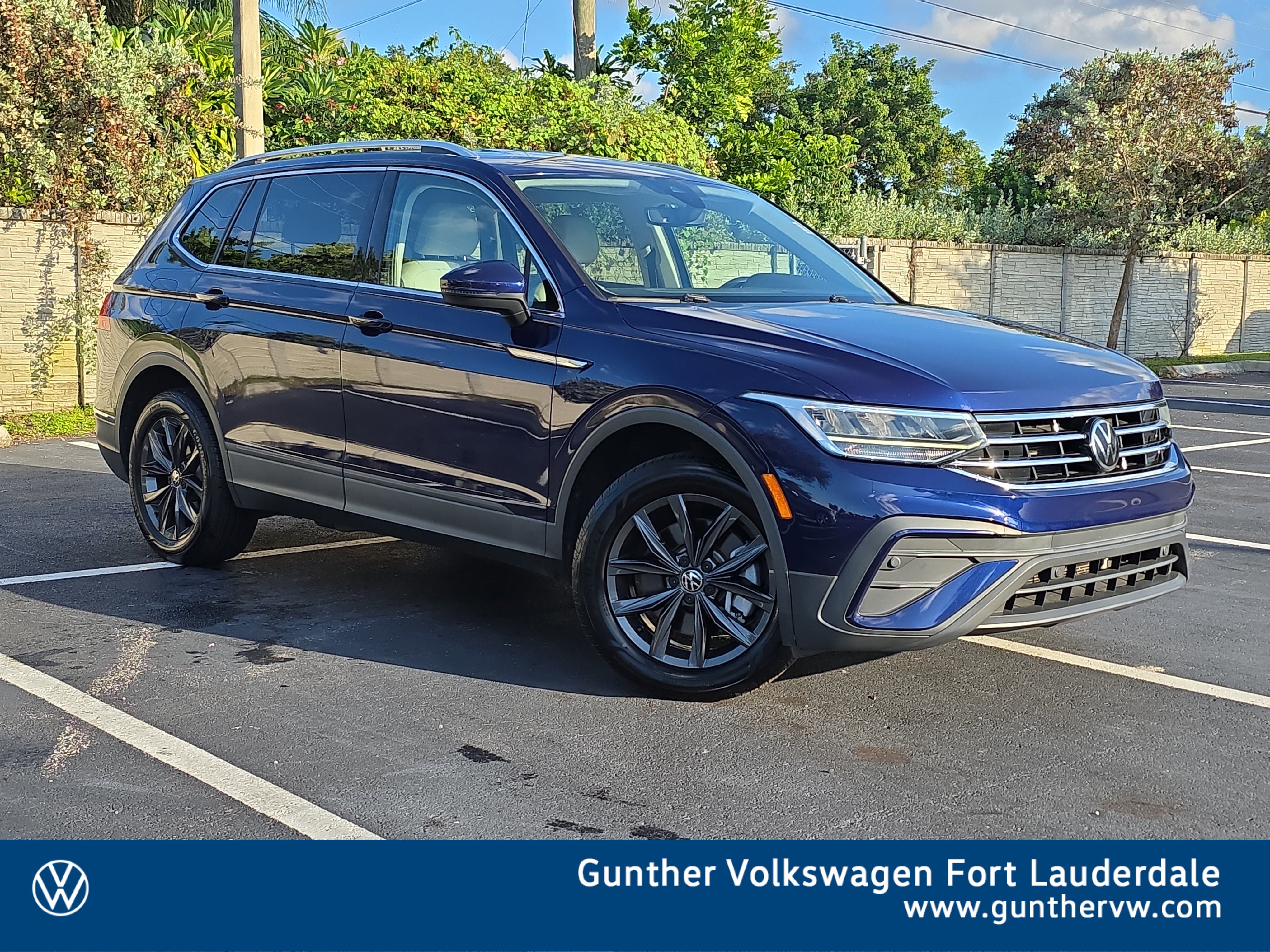 2022 Volkswagen Tiguan SE's photo