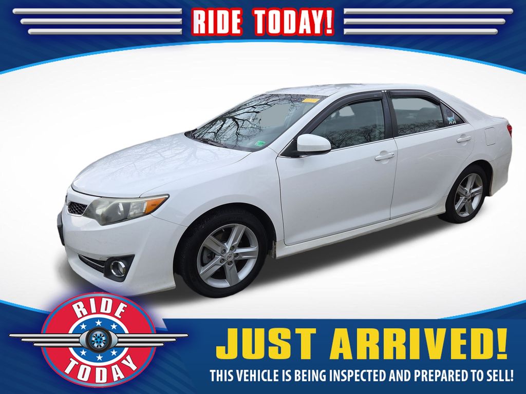 2012 Toyota Camry SE's photo