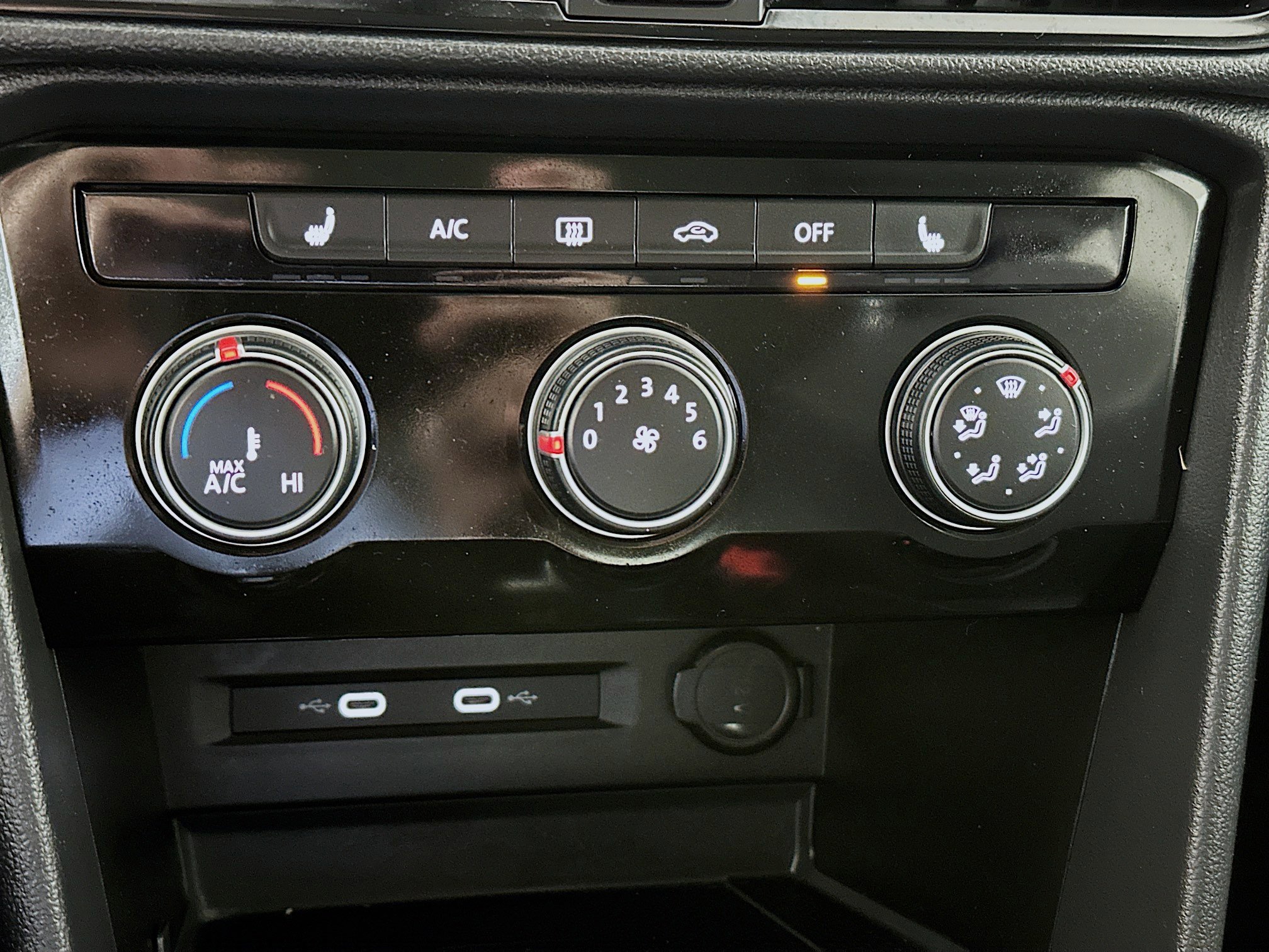 2023 Volkswagen Taos SE photo 11