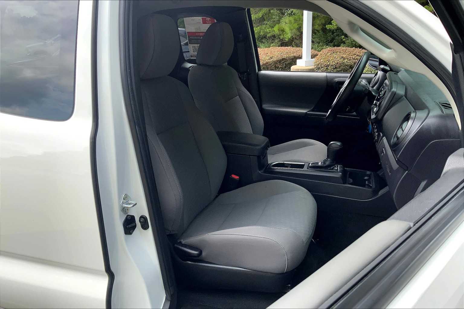2021 Toyota Tacoma SR 4x4 Access Cab photo 8
