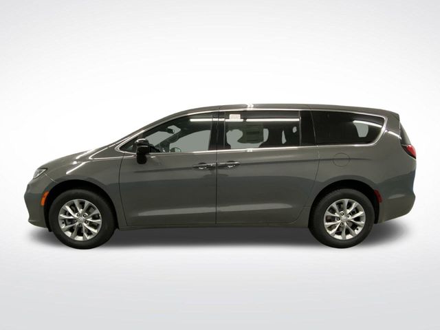 2025 Chrysler Pacifica photo 13