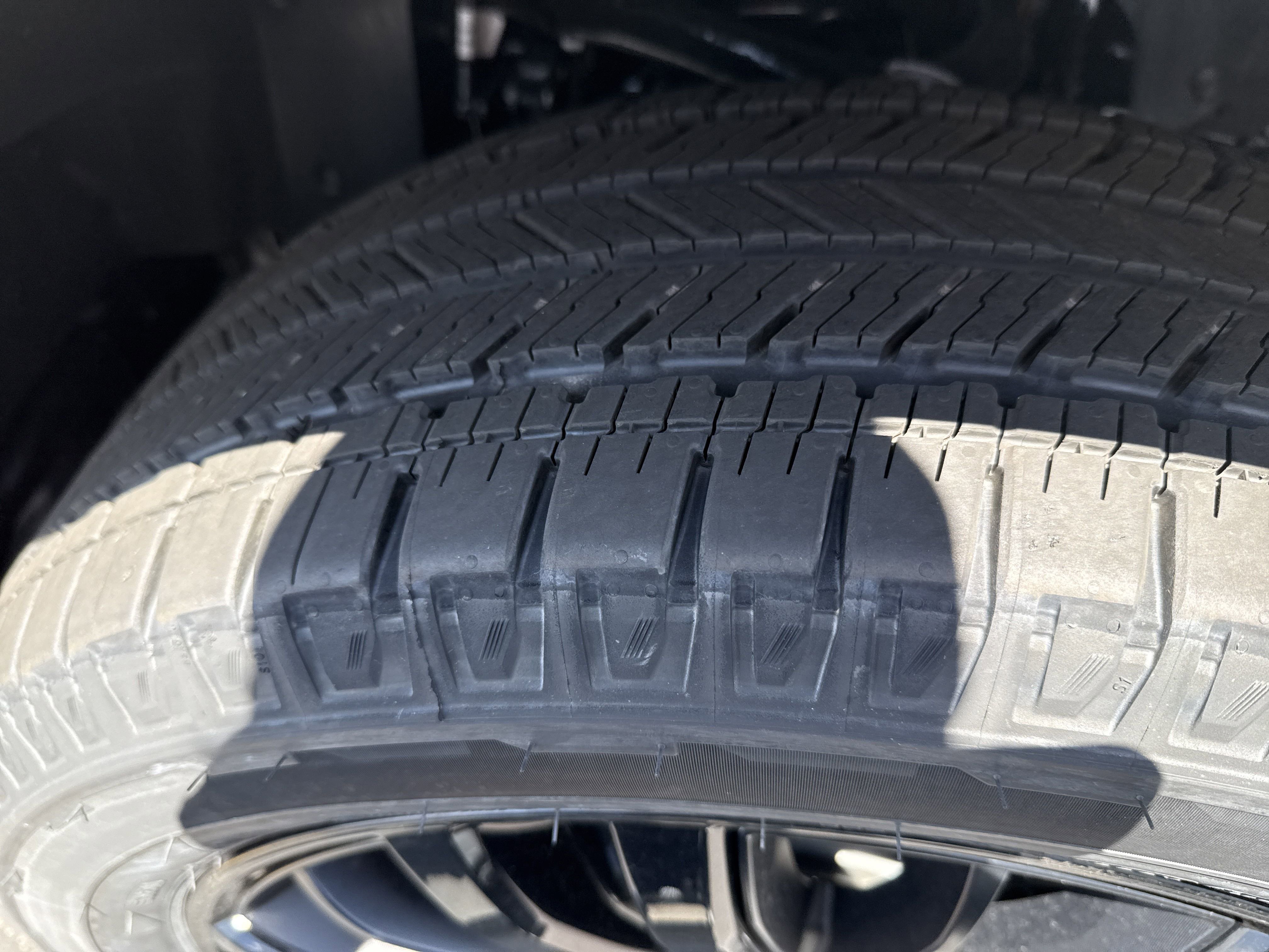 2025 Ford F-150 Platinum photo 2