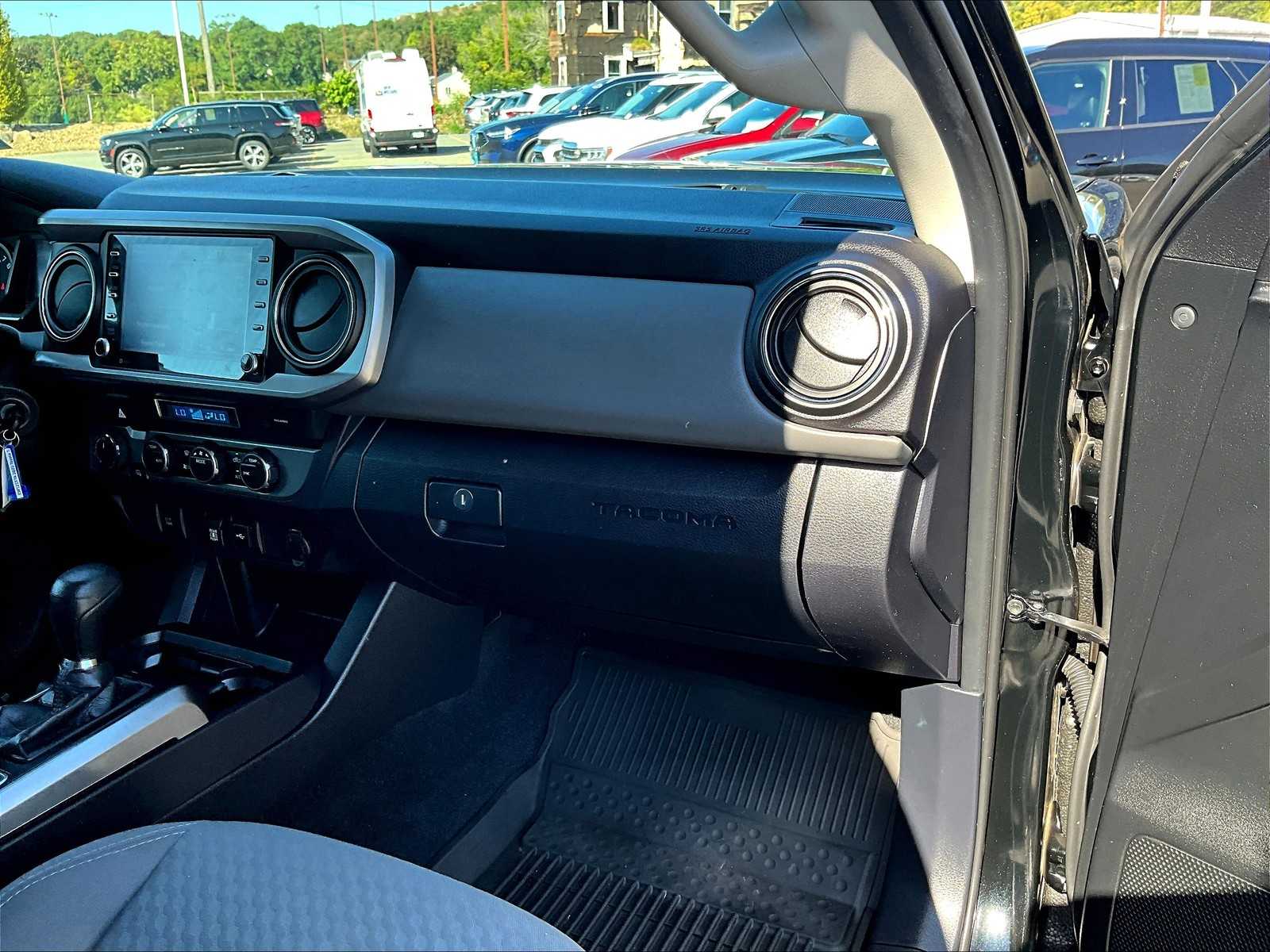 2021 Toyota Tacoma SR5 photo 13