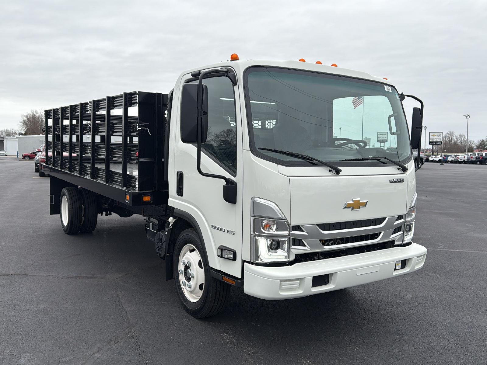 2025 Chevrolet Silverado photo 3