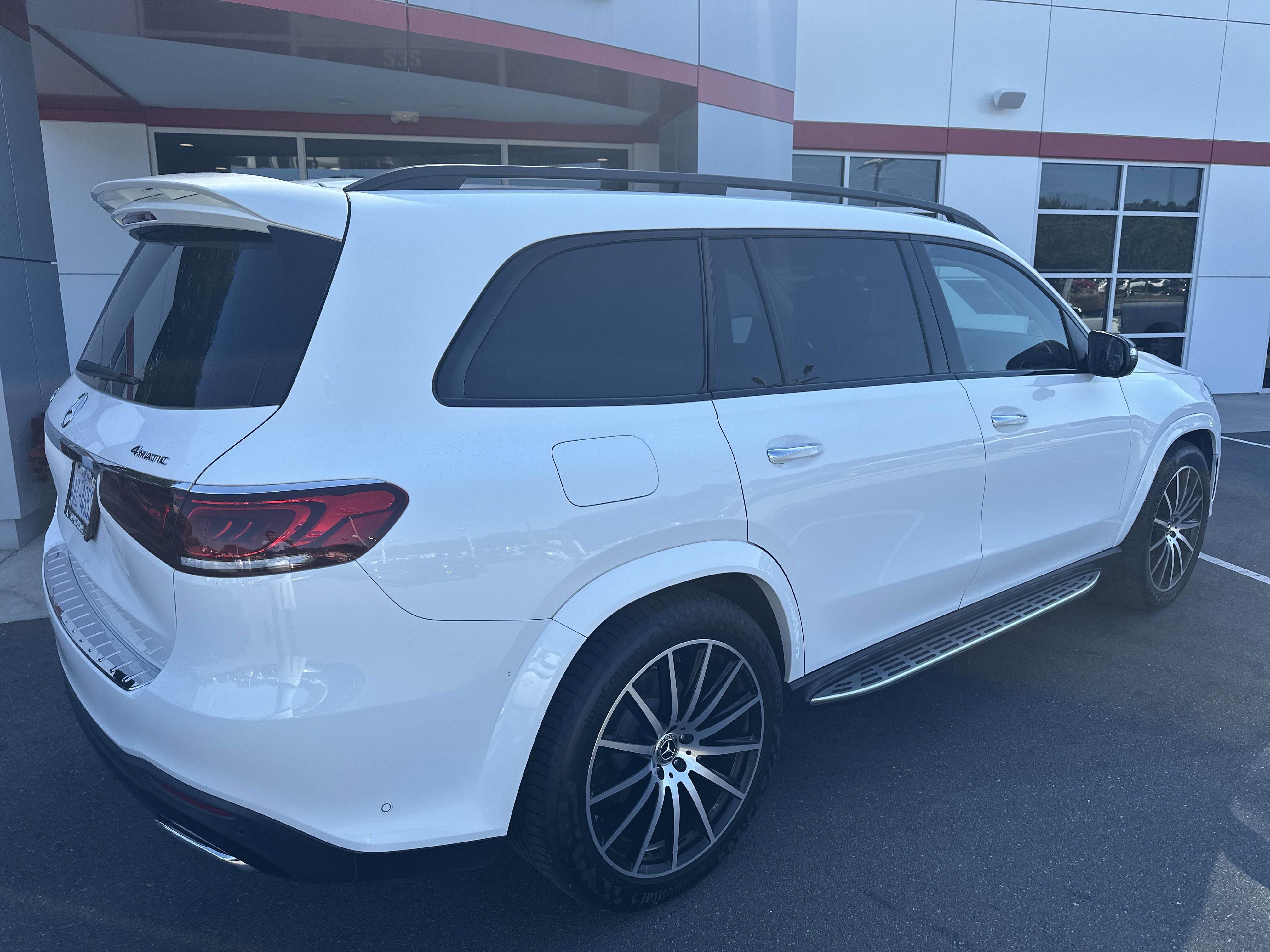 2023 Mercedes Benz GLS 450 4MATIC photo 3