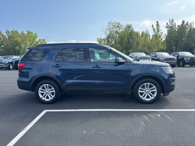 2017 Ford Explorer Base photo 7