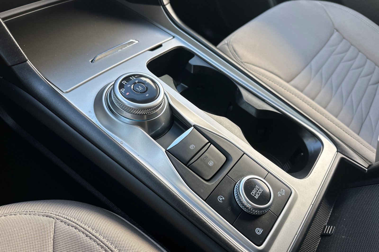 2020 Ford Explorer XLT photo 21