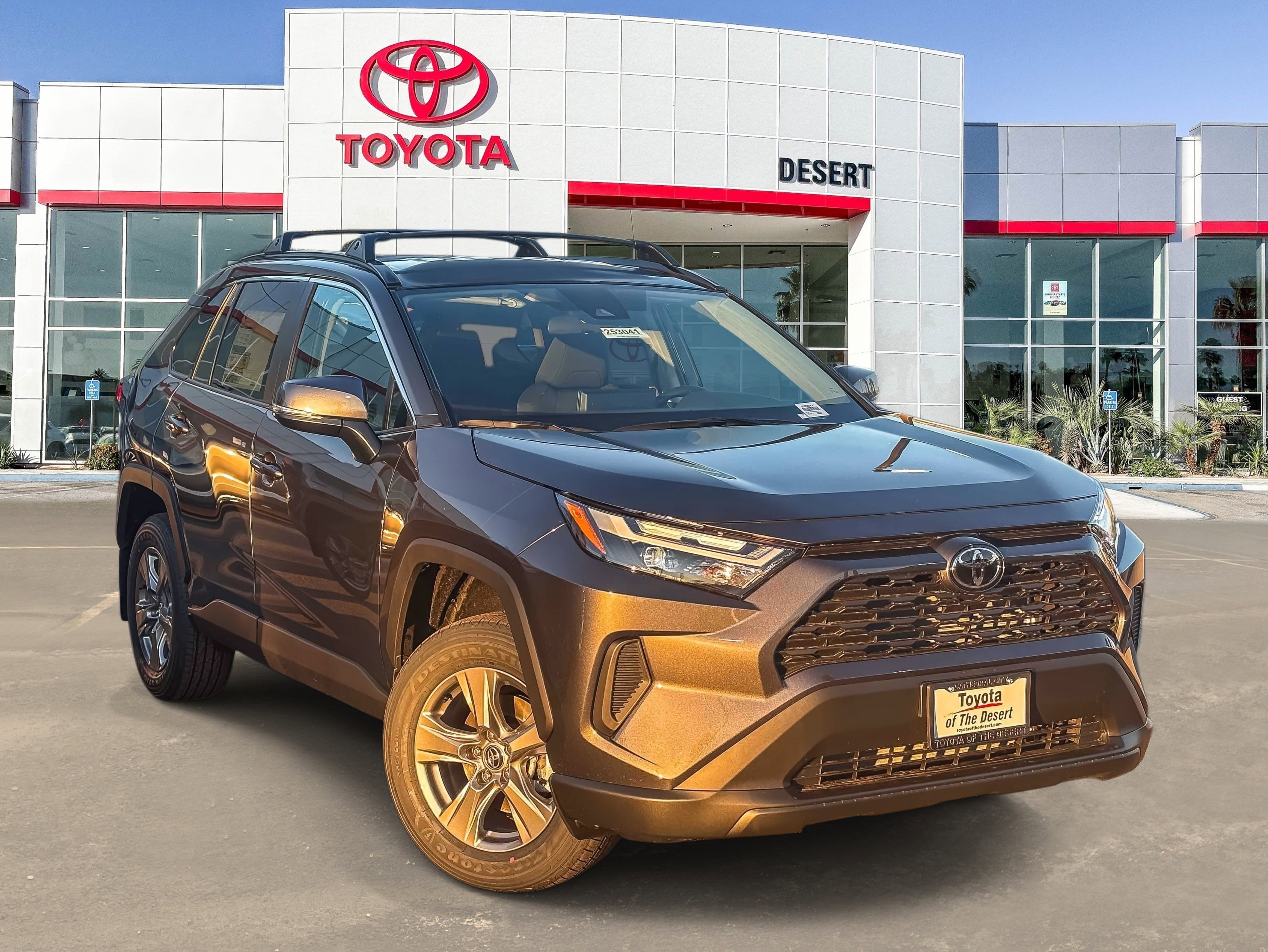 2025 Toyota RAV4 XLE's photo