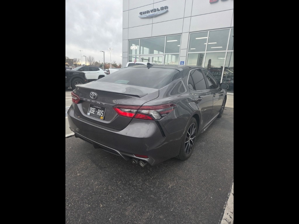 2023 Toyota Camry SE photo 3