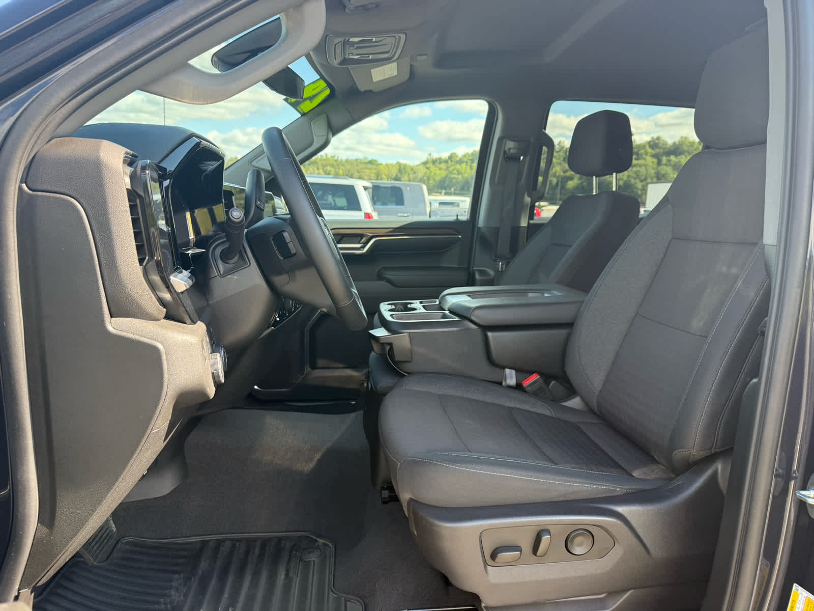 2024 Chevrolet Silverado 1500 LT photo 3