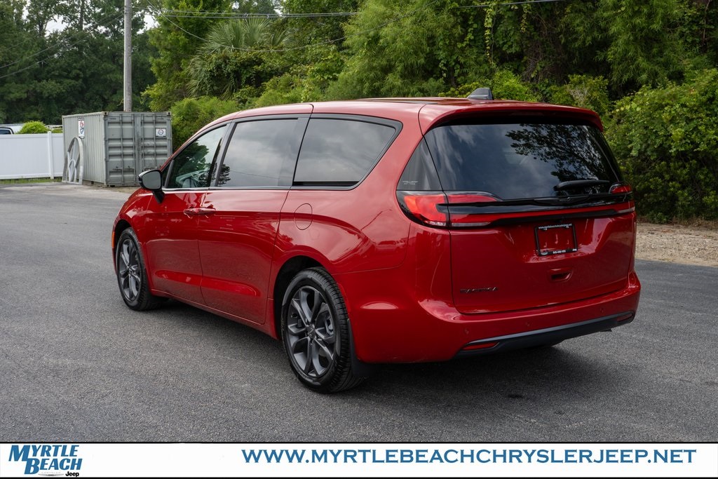 2026 Chrysler Pacifica photo 2