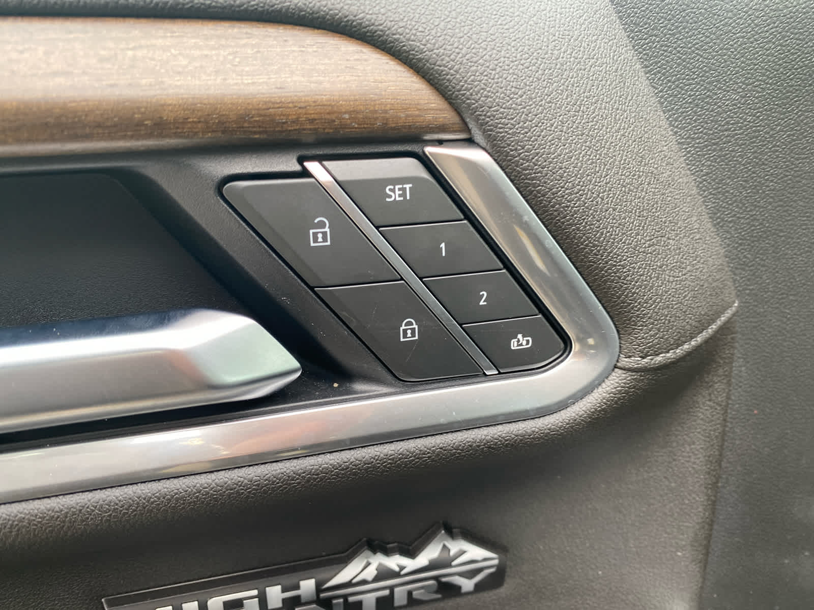 2025 Chevrolet Silverado 1500 High Country photo 7
