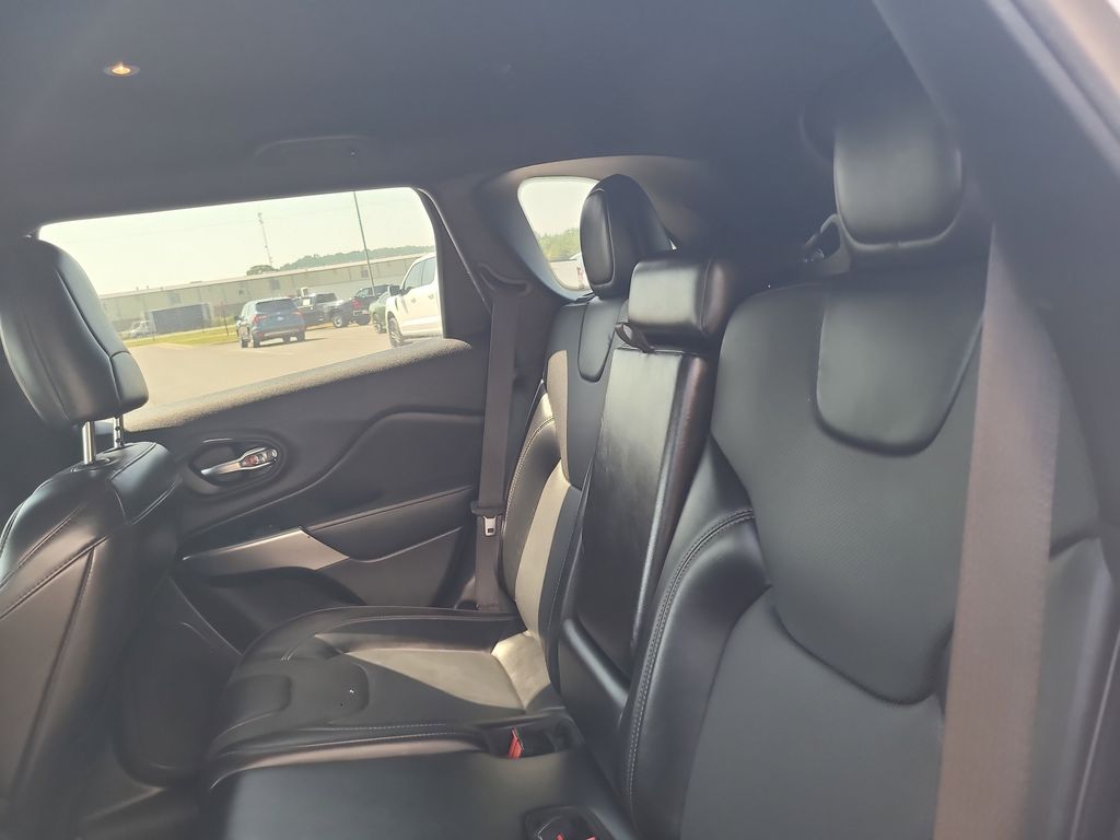 2020 Jeep Cherokee Limited photo 18