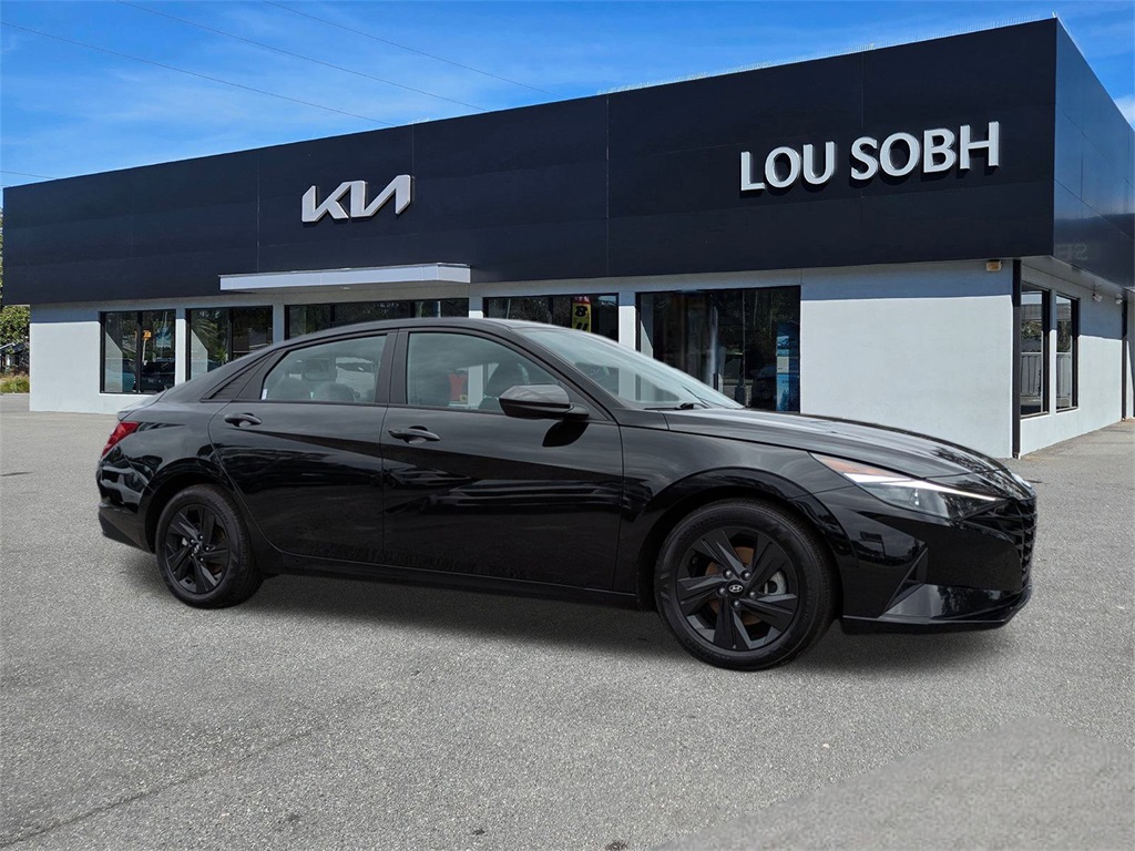 2022 Hyundai Elantra SEL's photo