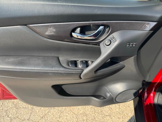 2018 Nissan Rogue SV photo 12
