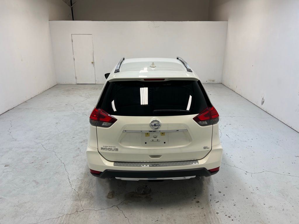 2017 Nissan Rogue SL photo 3