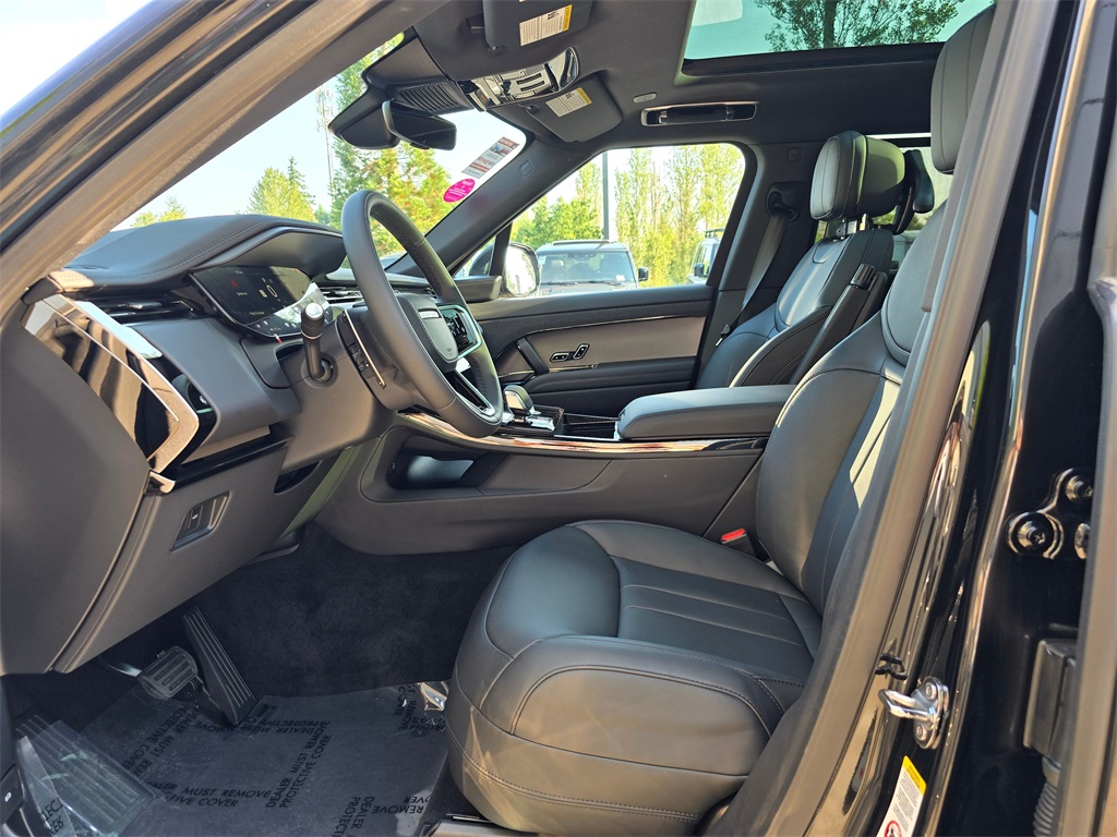 2025 Land Rover Range Rover Sport SE photo 18
