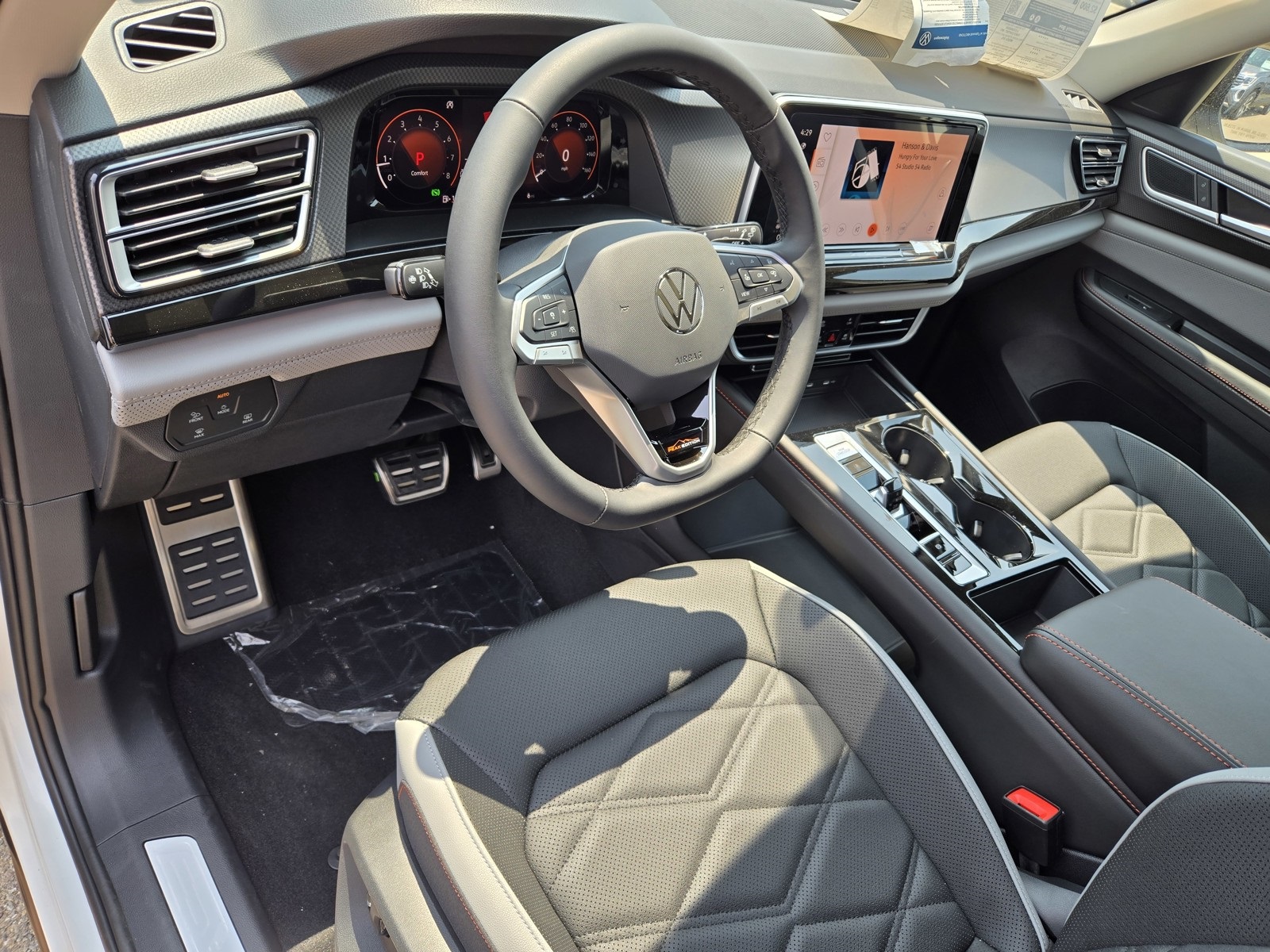 2025 Volkswagen Atlas SE Technology Peak Edition photo 11