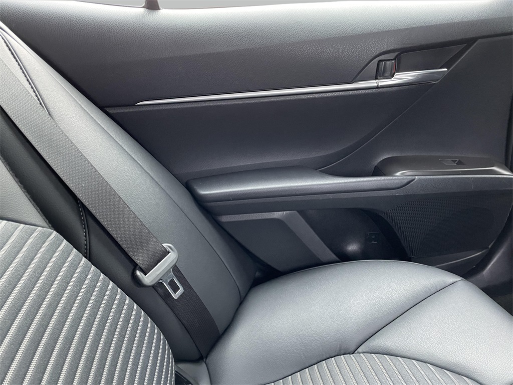 2022 Toyota Camry SE photo 14