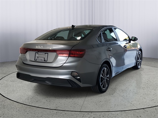 2023 Kia Forte LXS photo 3