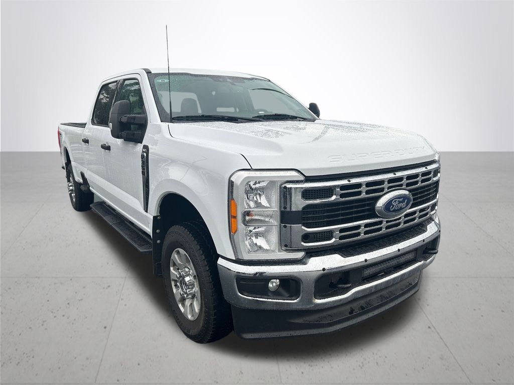 2023 Ford F-350 XLT photo 5