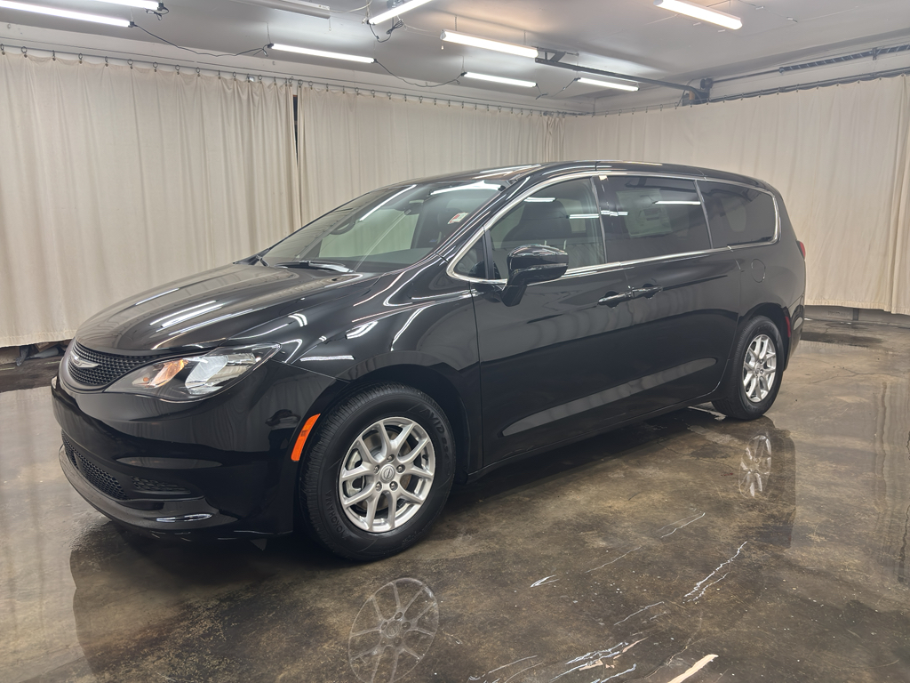 2026 Chrysler Voyager LX's photo