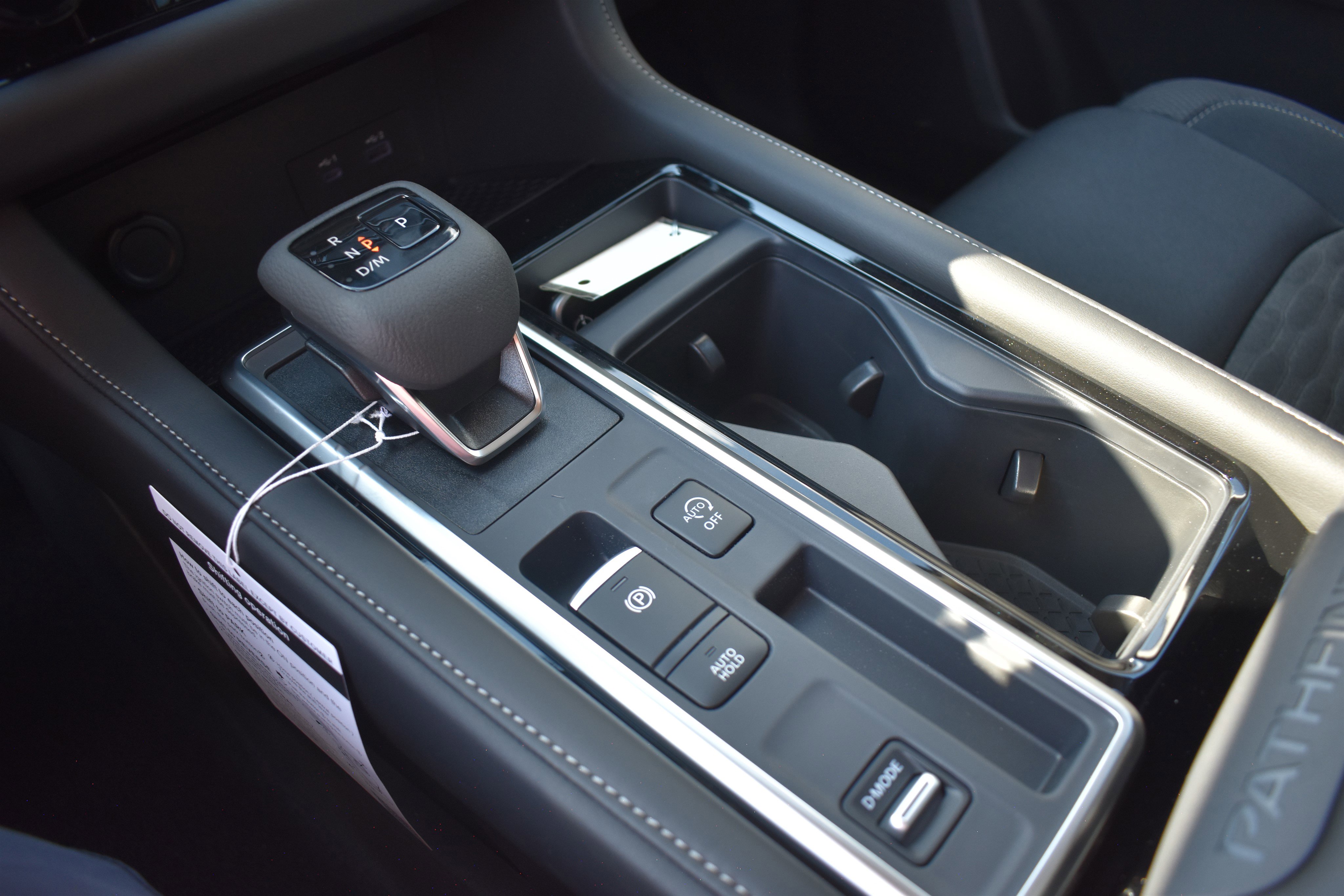 2025 Nissan Pathfinder SV photo 11