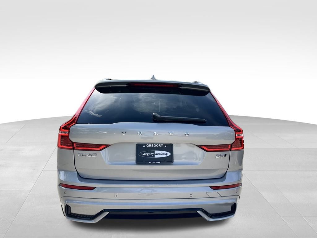 2025 Volvo XC60 B5 Plus photo 5