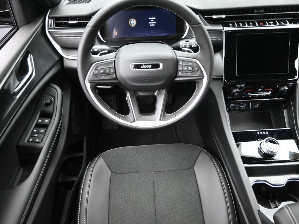 2025 Jeep Grand Cherokee Altitude photo 9