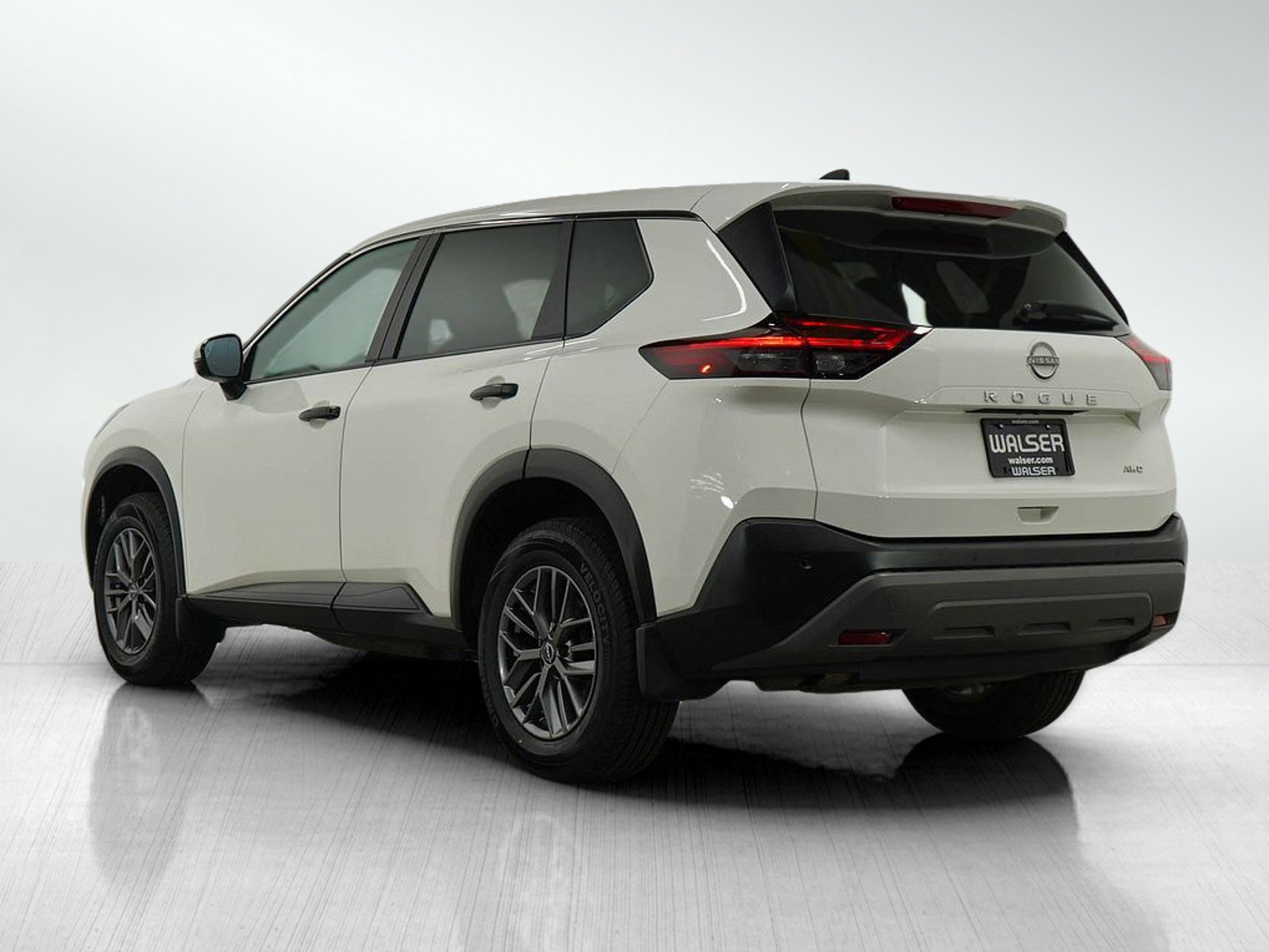 2022 Nissan Rogue S photo 2