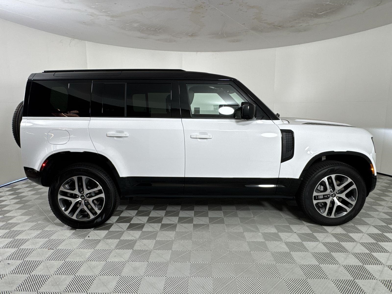 2025 Land Rover Defender 110 X-Dynamic SE photo 6