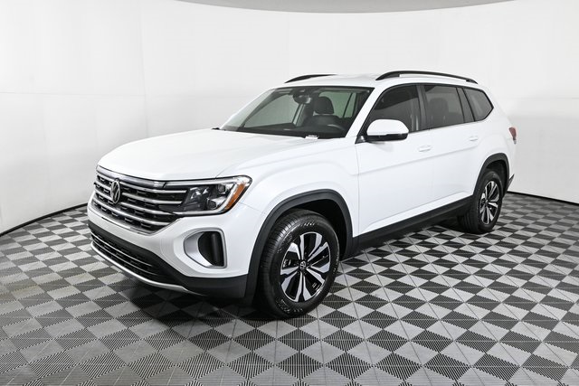 2026 Volkswagen Atlas SE photo 2